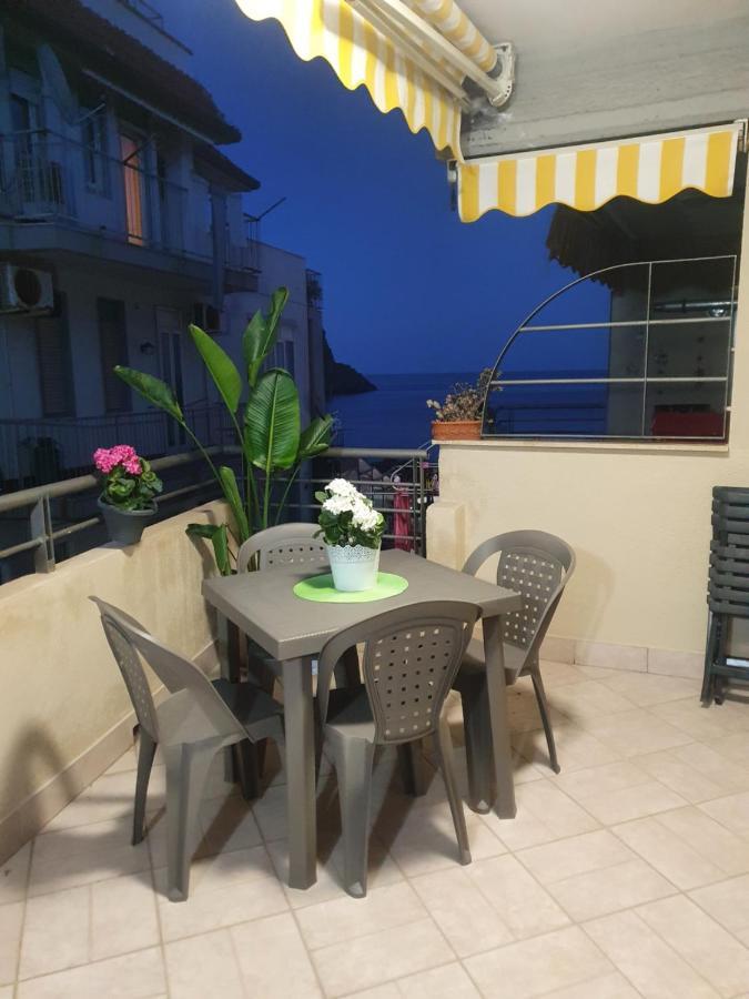 Casa Vacanze Aci Trezza In Front Of The Sea 阿齐·卡斯特罗 外观 照片