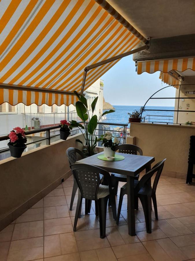 Casa Vacanze Aci Trezza In Front Of The Sea 阿齐·卡斯特罗 外观 照片